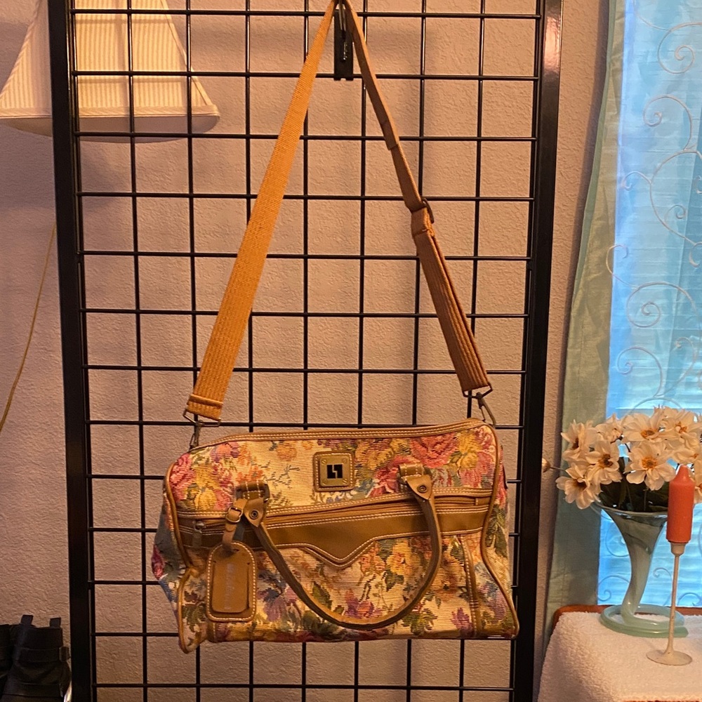 Leisure Rare Vintage Floral Travel Bag with Tan Straps